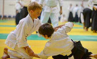 Aïkido Villars 01 cours enfants à Villars un art martial différent de judo ou karaté